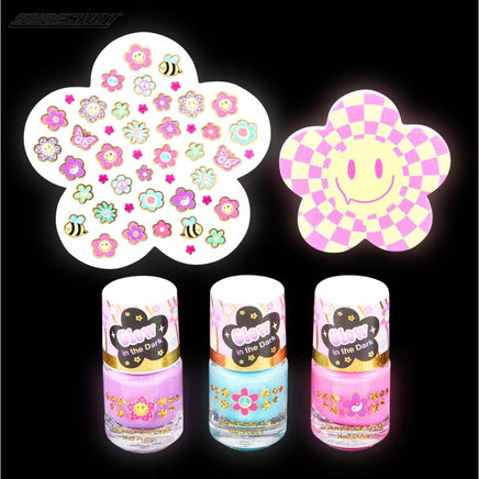 Glow like a star nail art - ToyTime